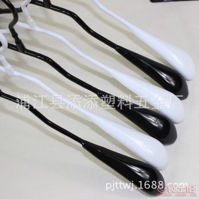 【天天廠家直銷韓版成人防滑勺子型浸塑衣架服裝店無痕衣掛晾衣架批發(fā)】浦江縣添添塑料五金廠 - 產(chǎn)品庫