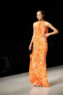 鵬城霓裳，步履生輝——深圳服裝節模特定格時尚新風尚